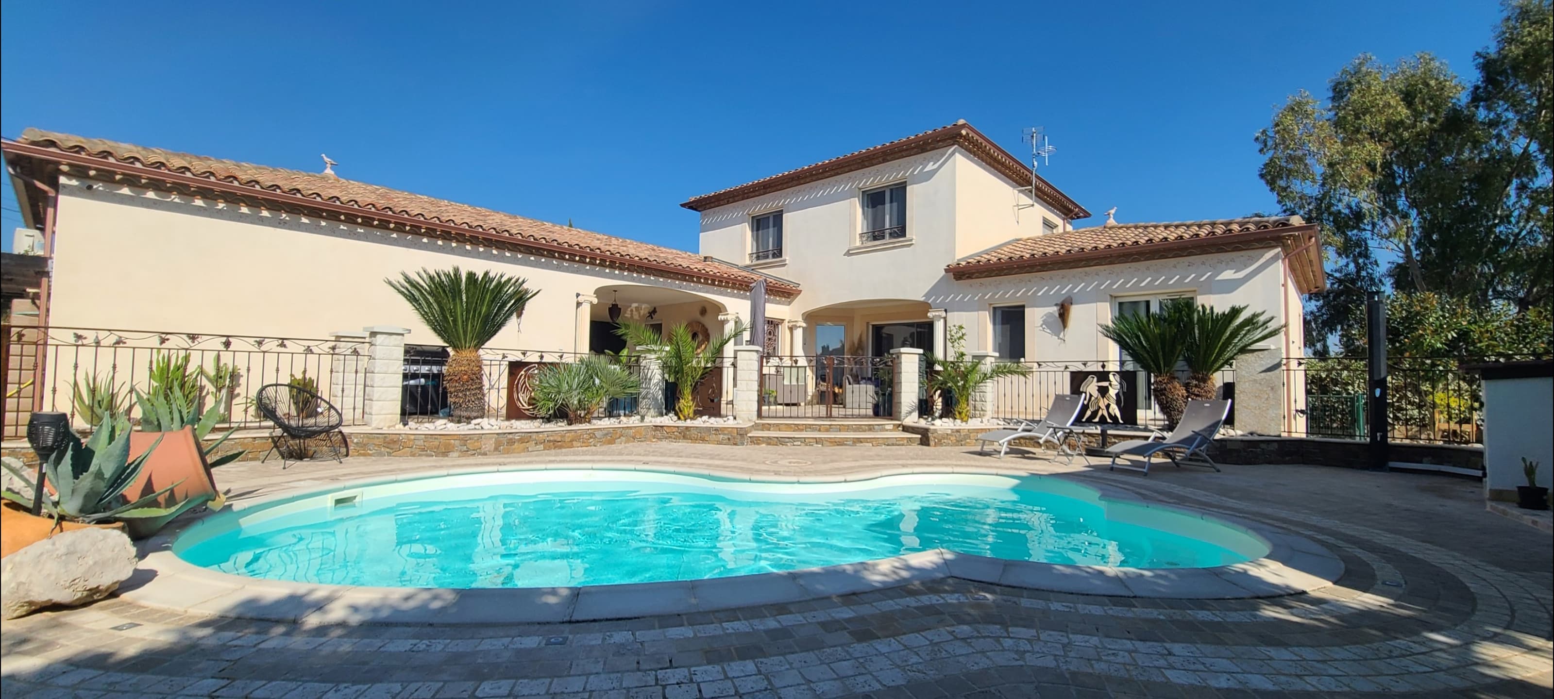 Villa Le Rossignol, façade et piscine